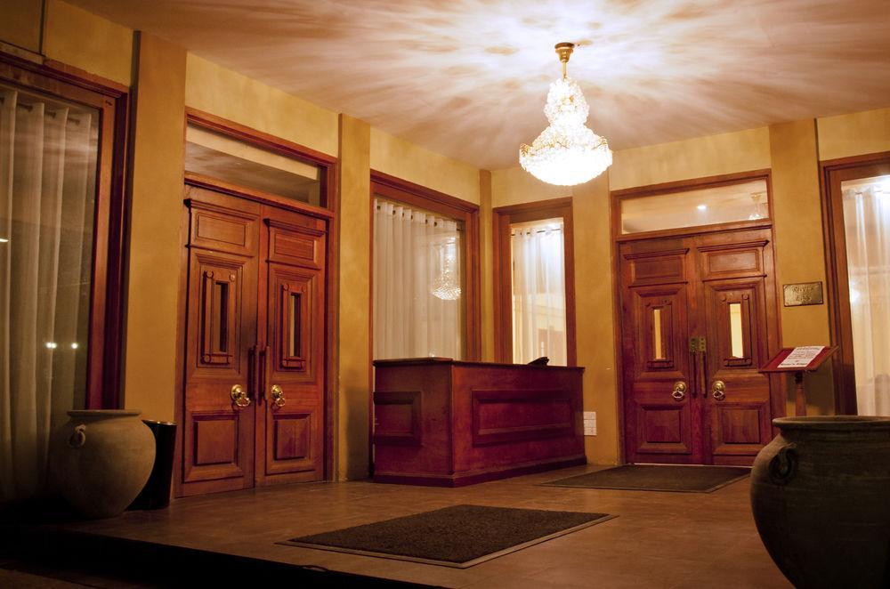 Готель Oak Ray Regency Канді Екстер'єр фото